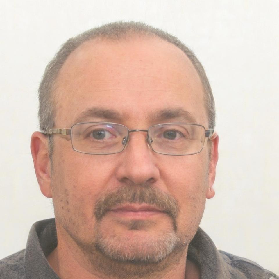 Benkő Zsombor, vezető adatbázis-oktató